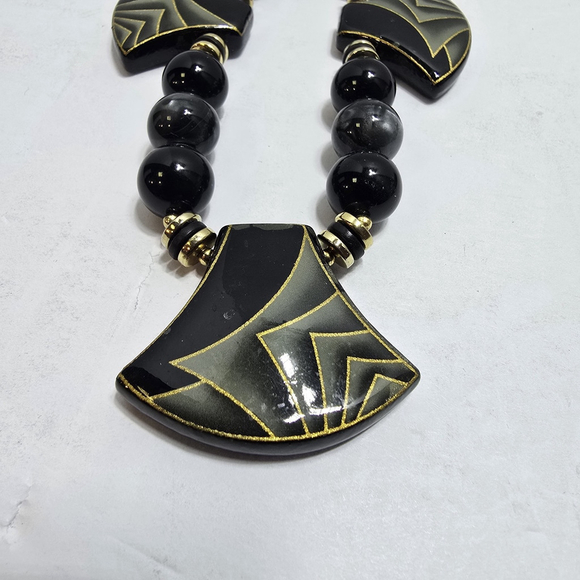 VTG Trifari Glam Black Gold Chunky Lucite Beaded Pendant Modern Boho Necklace - Picture 5 of 12